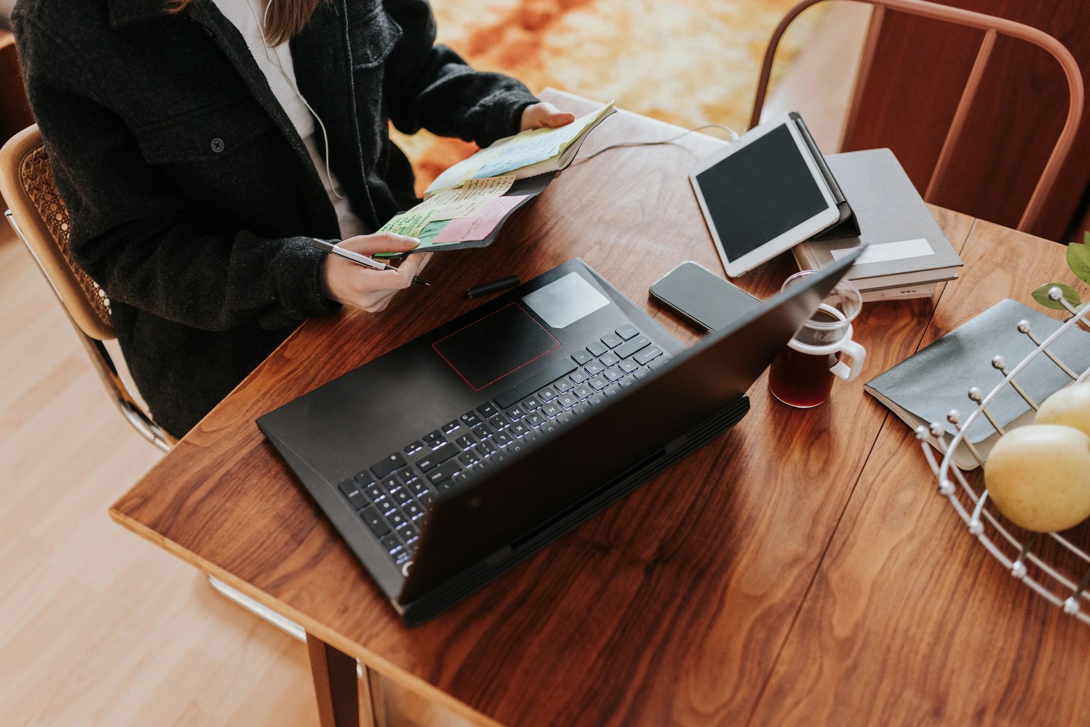 Portrait of a traveler using a laptop